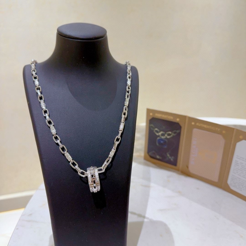 Bv1g*ai necklaces